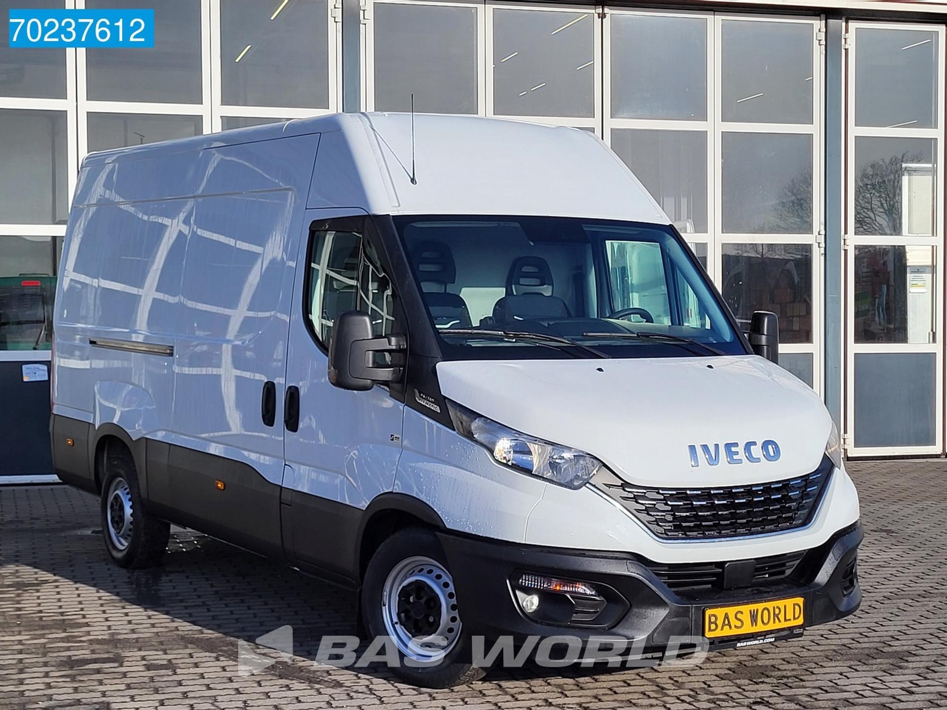 Foto 5 van Iveco Daily 35S14 Automaat L2H2 Airco Cruise Nwe model 3500kg trekgewicht 12m3 Airco Cruise control