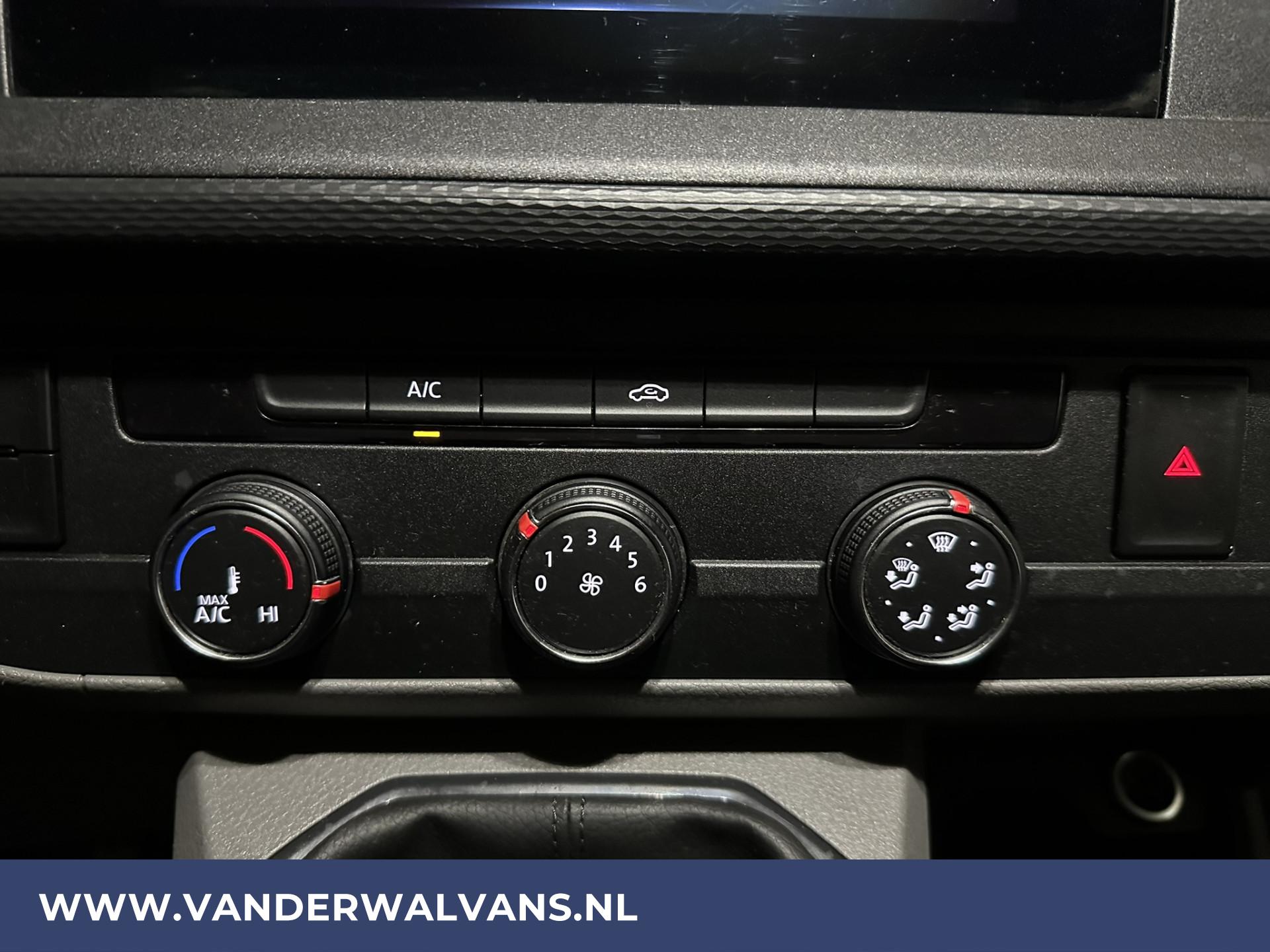 Foto 4 van Volkswagen Transporter 2.0 TDI L2H1 Fabrieksgarantie Euro6 Airco | Navigatie | Trekhaak | Apple Carplay