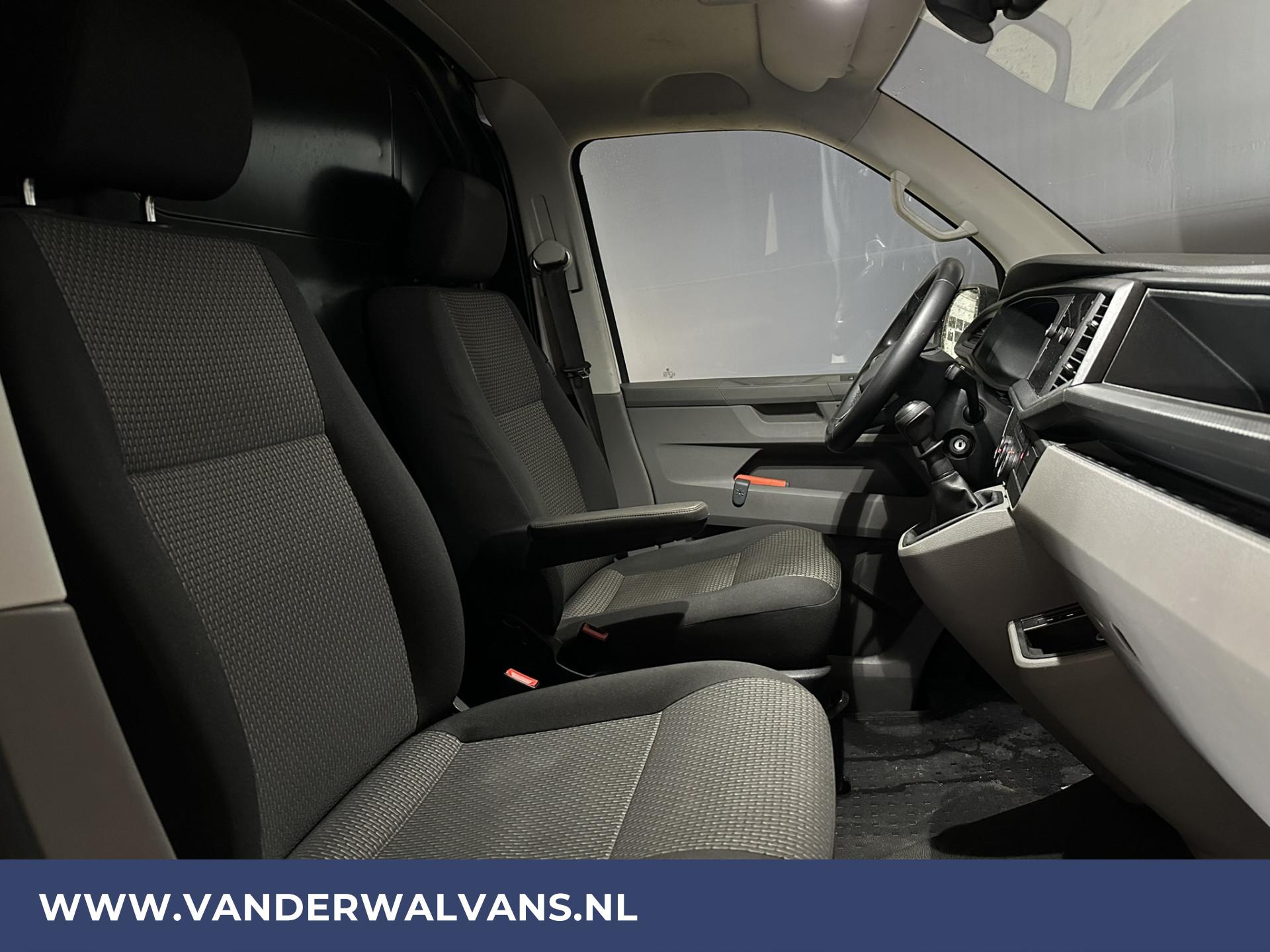 Foto 9 van Volkswagen Transporter 2.0 TDI L2H1 Fabrieksgarantie Euro6 Airco | Navigatie | Trekhaak | Apple Carplay