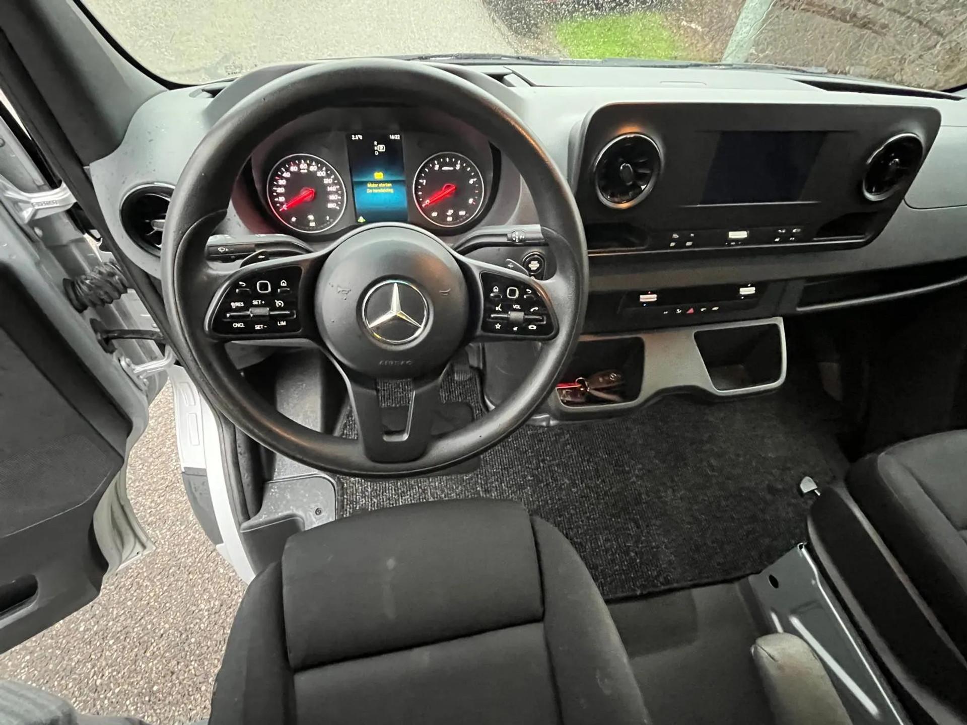 Foto 5 van Mercedes-Benz 316 L2H1 |Automaat MBUX | Trekhaak Imperiaal