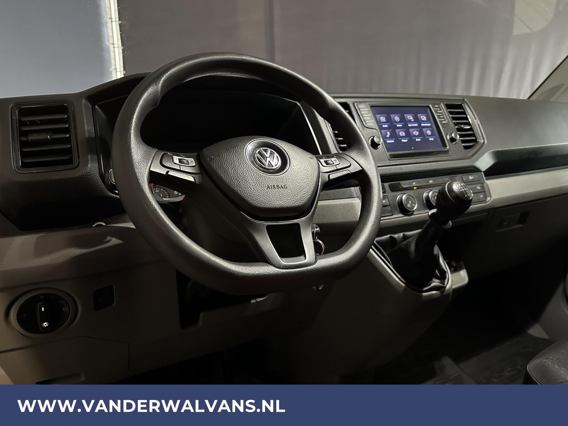 Foto 16 van Volkswagen Crafter 2.0 TDI 140pk L3H3 L2H2 Euro6 Airco | 3000kg Trekvermogen | Camera | Apple Carplay | Cruisecontrol