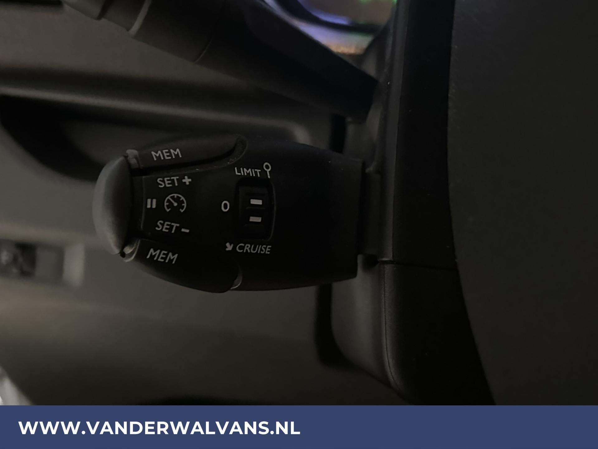Foto 8 van Opel Vivaro 2.0 CDTI 150pk L3H1 XL Euro6 Airco | Apple Carplay | Navigatie | Camera | 2500kg trekvermogen