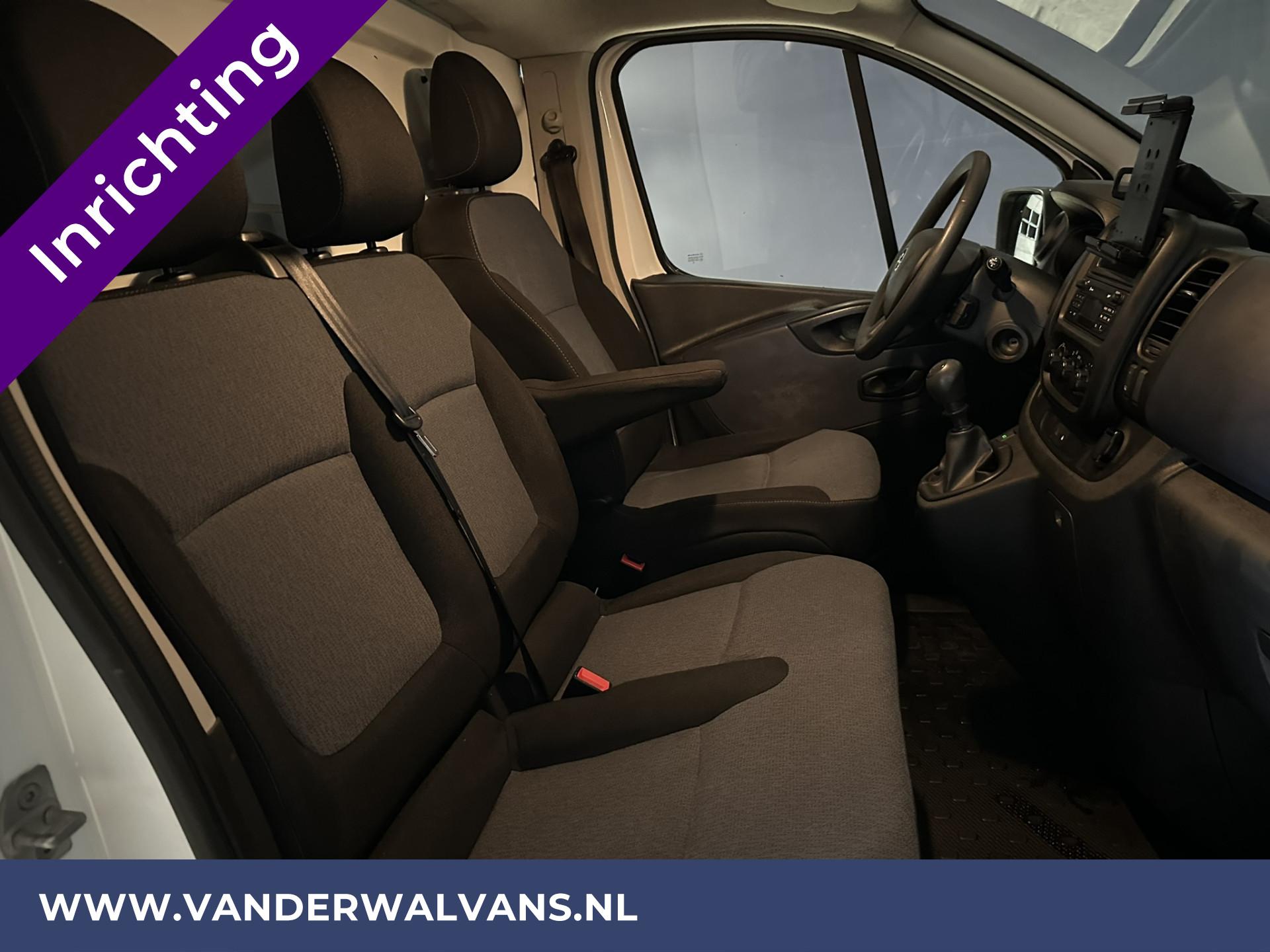 Foto 13 van Opel Vivaro 1.6 CDTI L2H1 Euro6 Airco | Imperiaal | Trekhaak | Inrichting