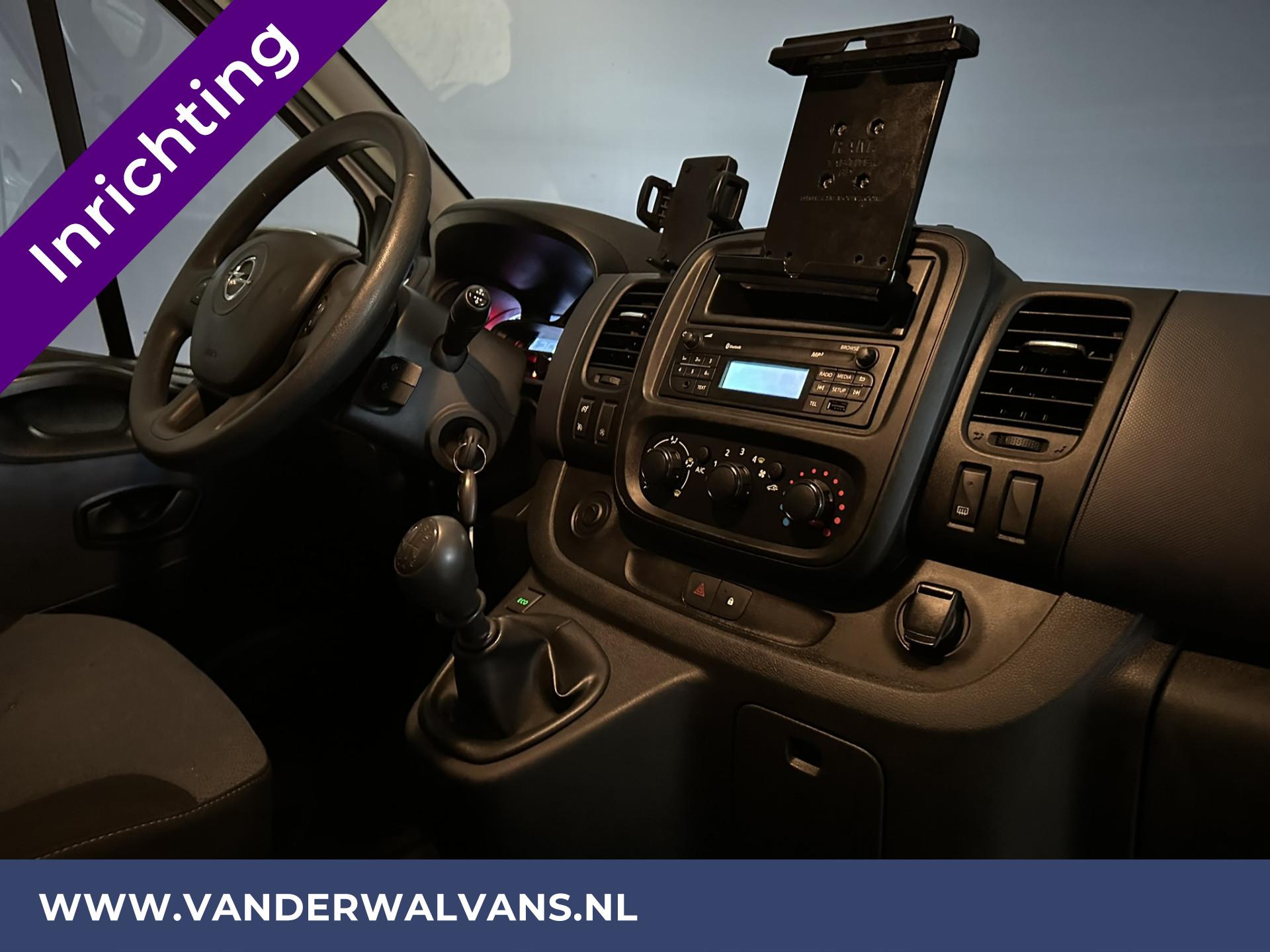 Foto 14 van Opel Vivaro 1.6 CDTI L2H1 Euro6 Airco | Imperiaal | Trekhaak | Inrichting