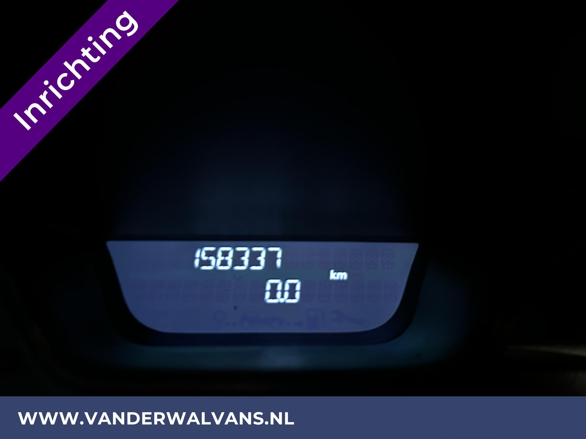 Foto 18 van Opel Vivaro 1.6 CDTI L2H1 Euro6 Airco | Imperiaal | Trekhaak | Inrichting