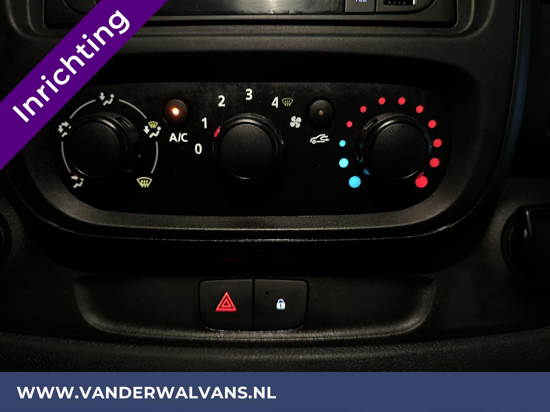 Foto 4 van Opel Vivaro 1.6 CDTI L2H1 Euro6 Airco | Imperiaal | Trekhaak | Inrichting