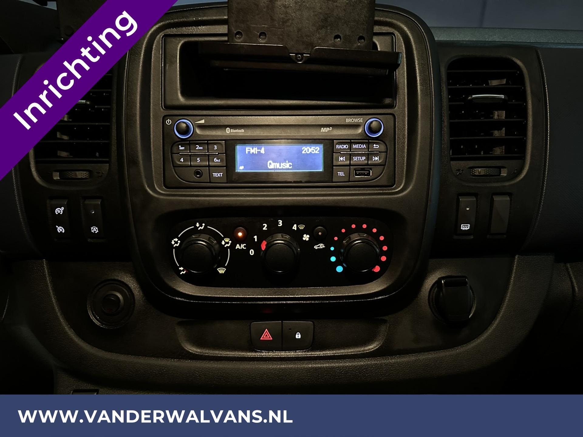 Foto 6 van Opel Vivaro 1.6 CDTI L2H1 Euro6 Airco | Imperiaal | Trekhaak | Inrichting