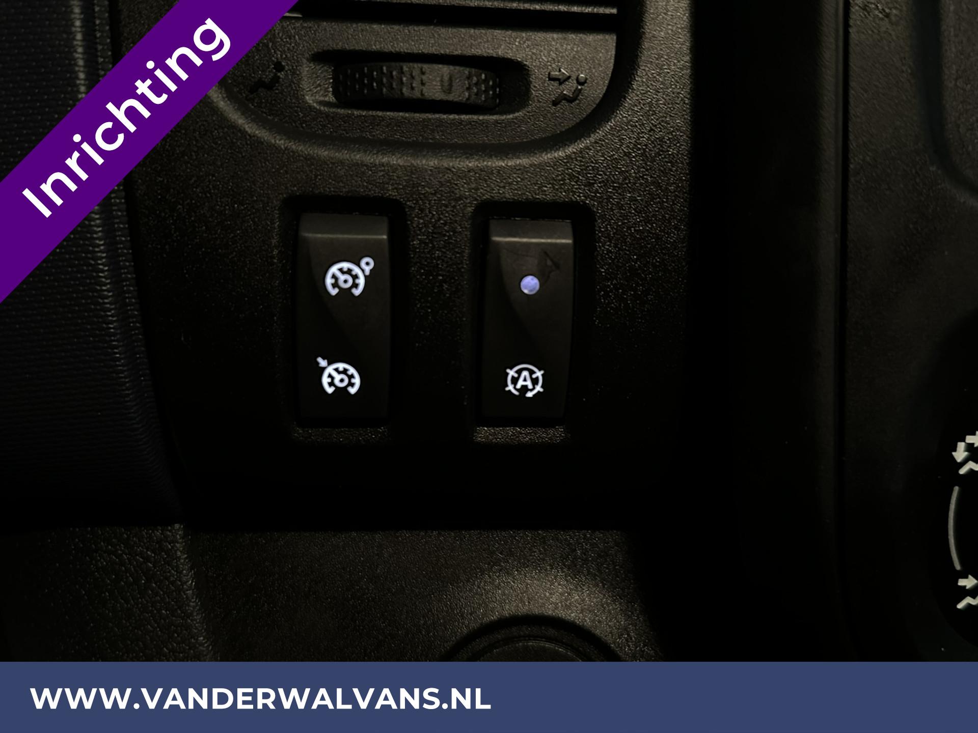 Foto 8 van Opel Vivaro 1.6 CDTI L2H1 Euro6 Airco | Imperiaal | Trekhaak | Inrichting
