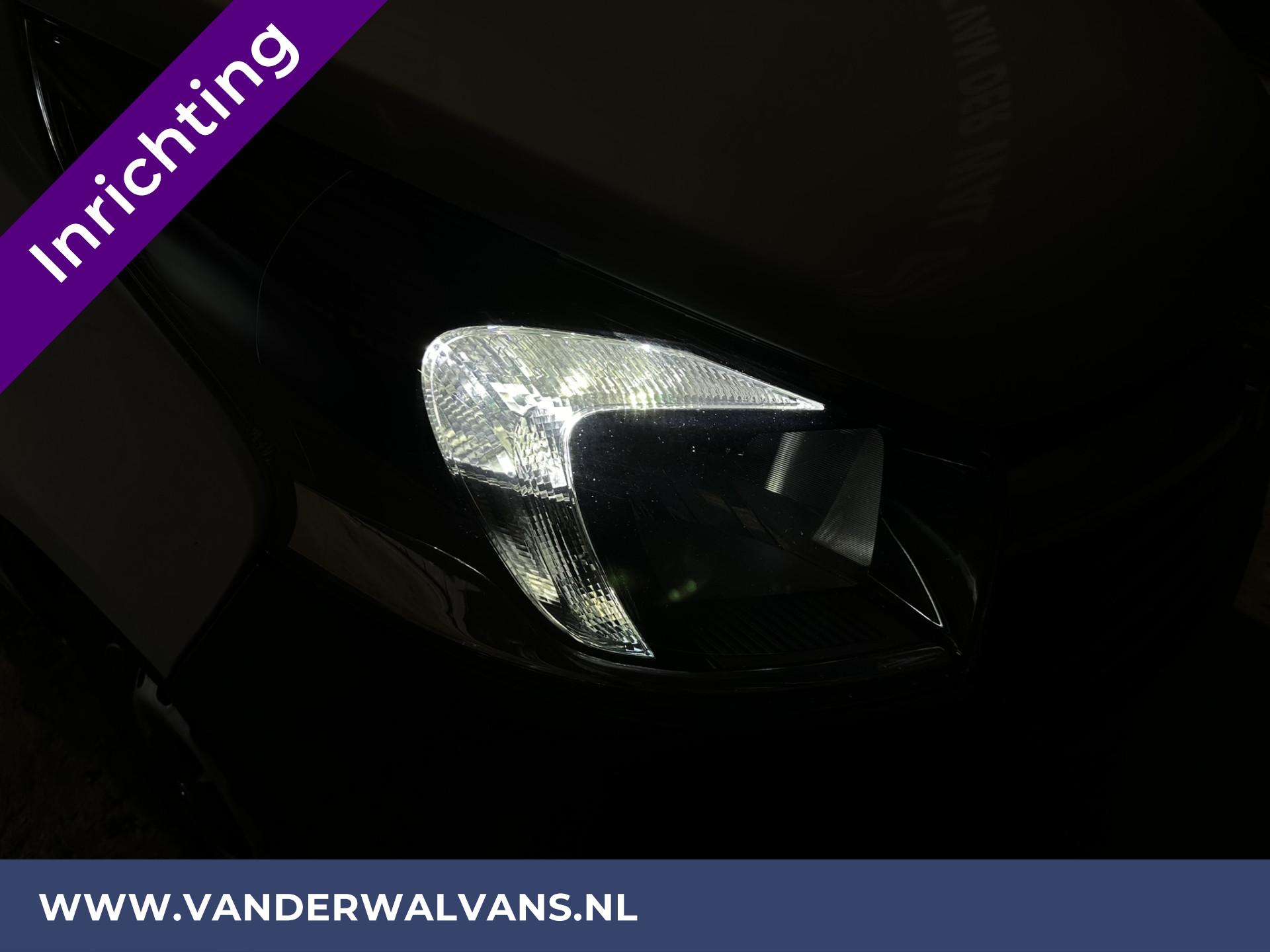 Foto 9 van Opel Vivaro 1.6 CDTI L2H1 Euro6 Airco | Imperiaal | Trekhaak | Inrichting