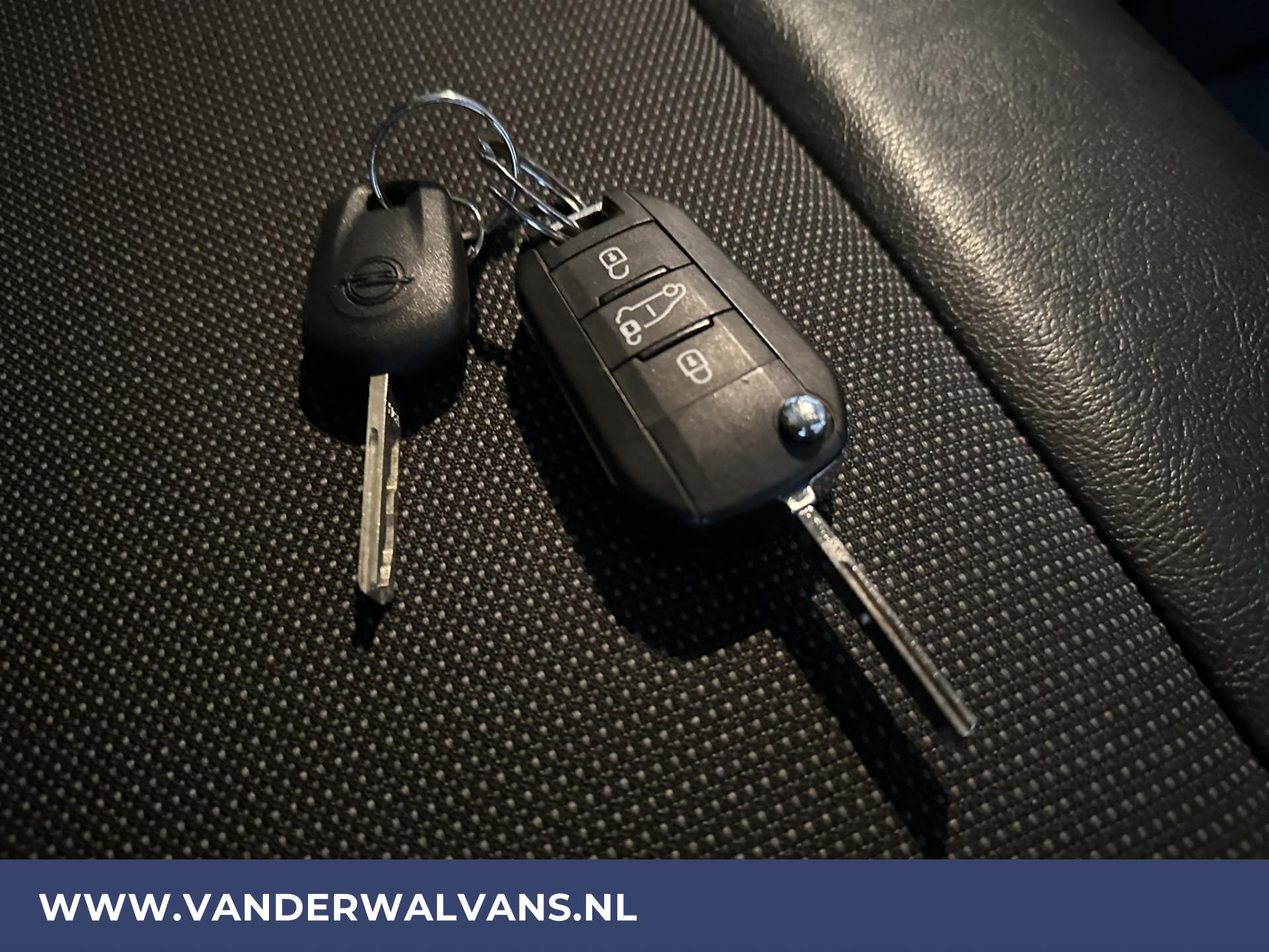 Foto 18 van Opel Vivaro 2.0 CDTI 123pk L3H1 XL Euro6 Airco | Navigatie | Camera | Sidebars | Apple Carplay