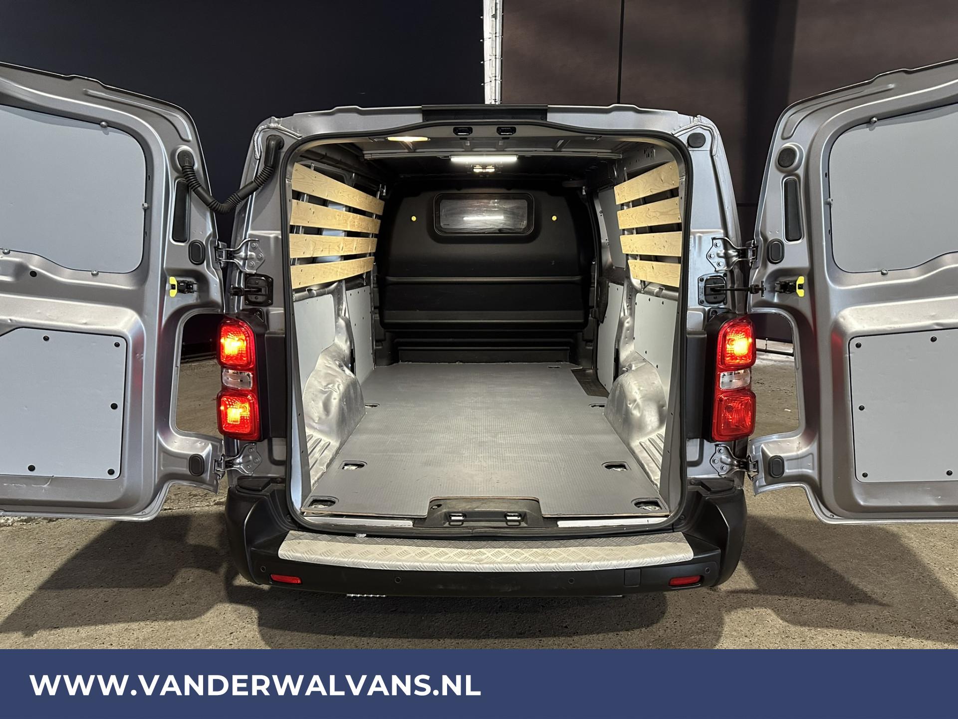 Foto 3 van Opel Vivaro 2.0 CDTI 123pk L3H1 XL Euro6 Airco | Navigatie | Camera | Sidebars | Apple Carplay