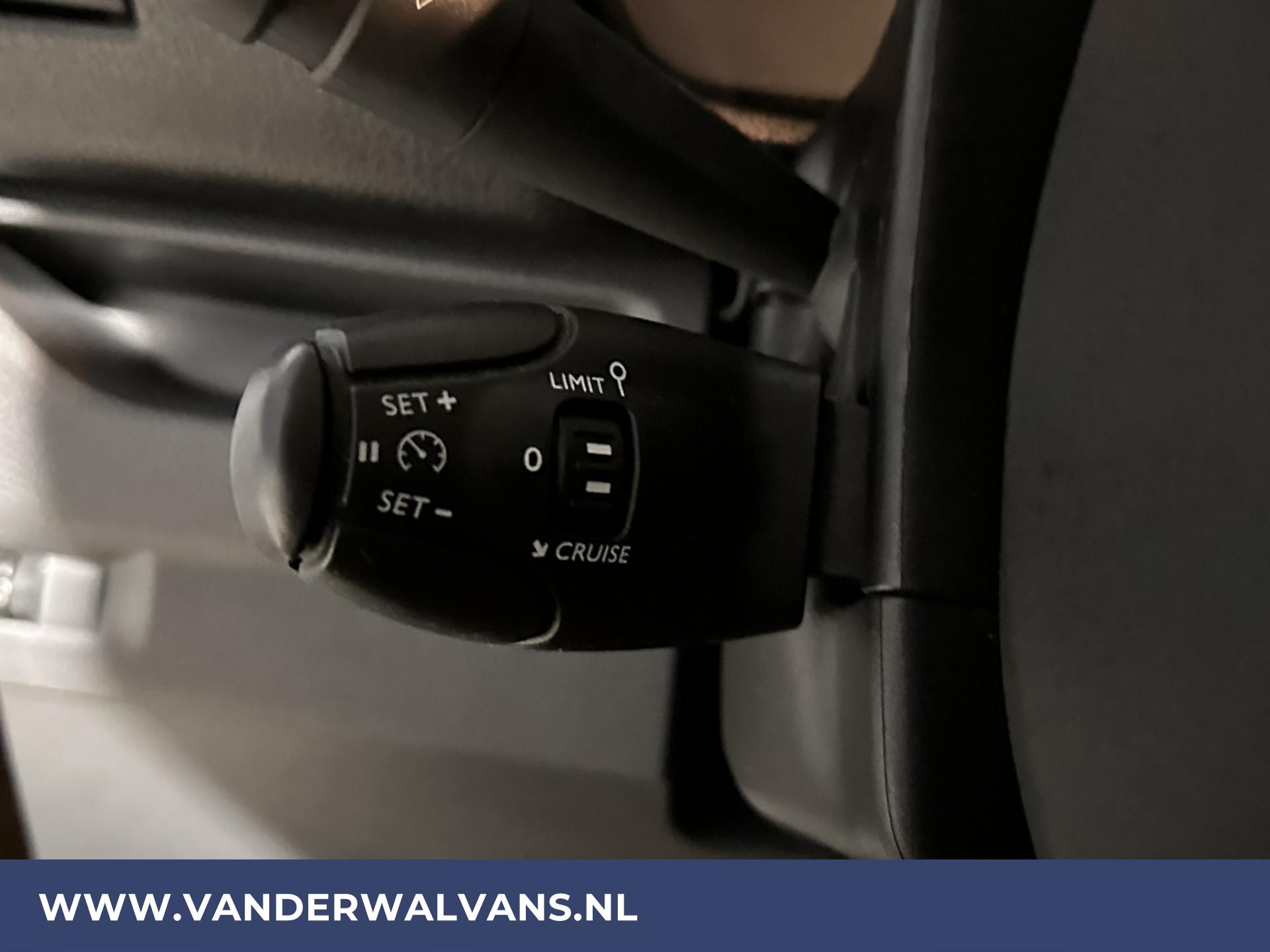 Foto 8 van Opel Vivaro 2.0 CDTI 123pk L3H1 XL Euro6 Airco | Navigatie | Camera | Sidebars | Apple Carplay