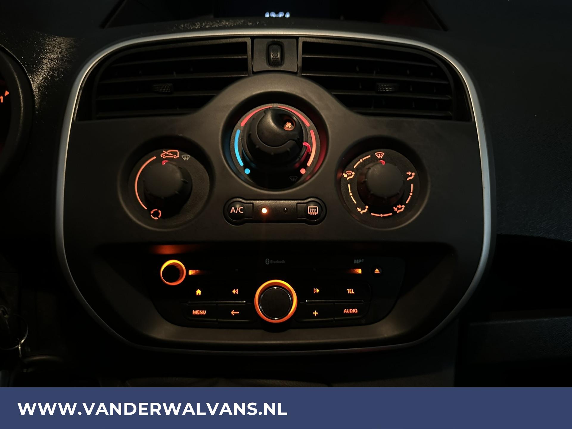 Foto 4 van Renault Kangoo 1.5 dCi 90pk L2H1 Maxi Euro6 Airco | Imperiaal | Trekhaak | Navigatie | Cruisecontrol