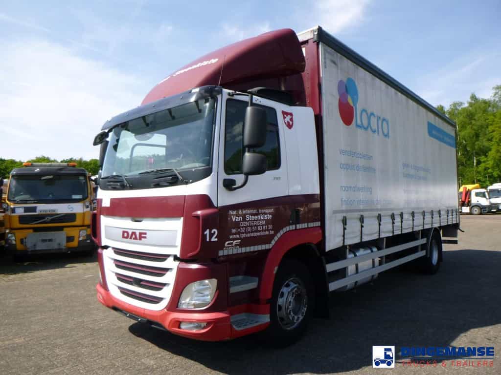D.A.F. CF 310 4x2 Euro 6 curtain sider