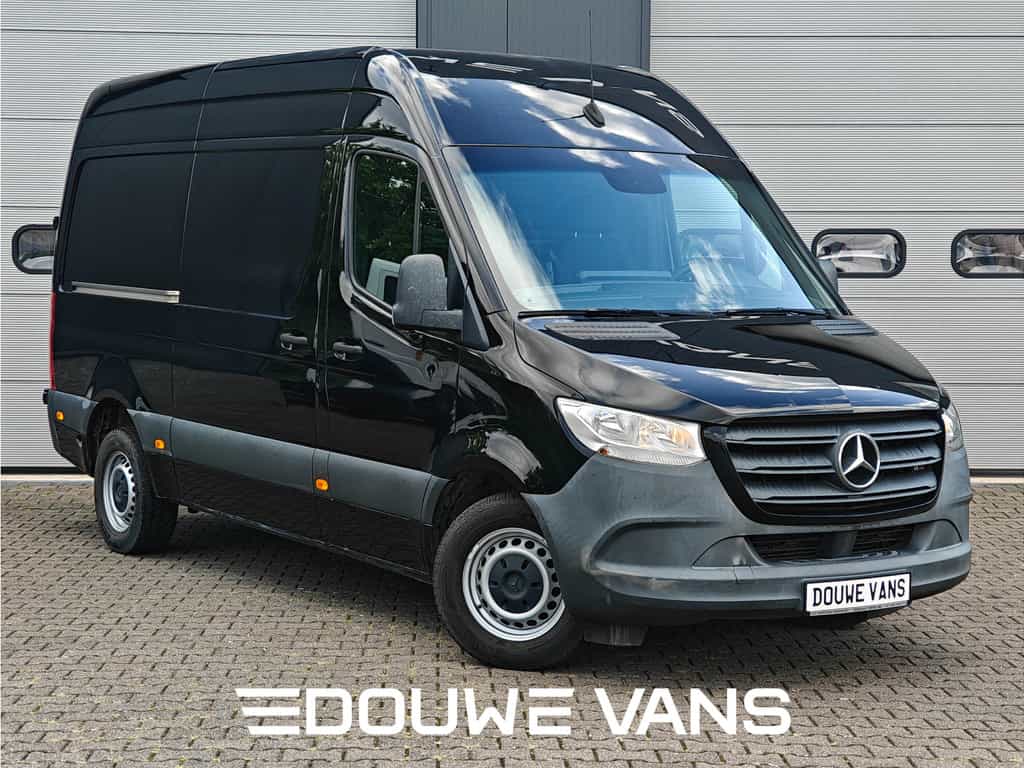 Mercedes-Benz Sprinter 316 L2H2 Zwart MBUX Trekhaak 3500kg 163pk Airco Camera BPM Vrij 