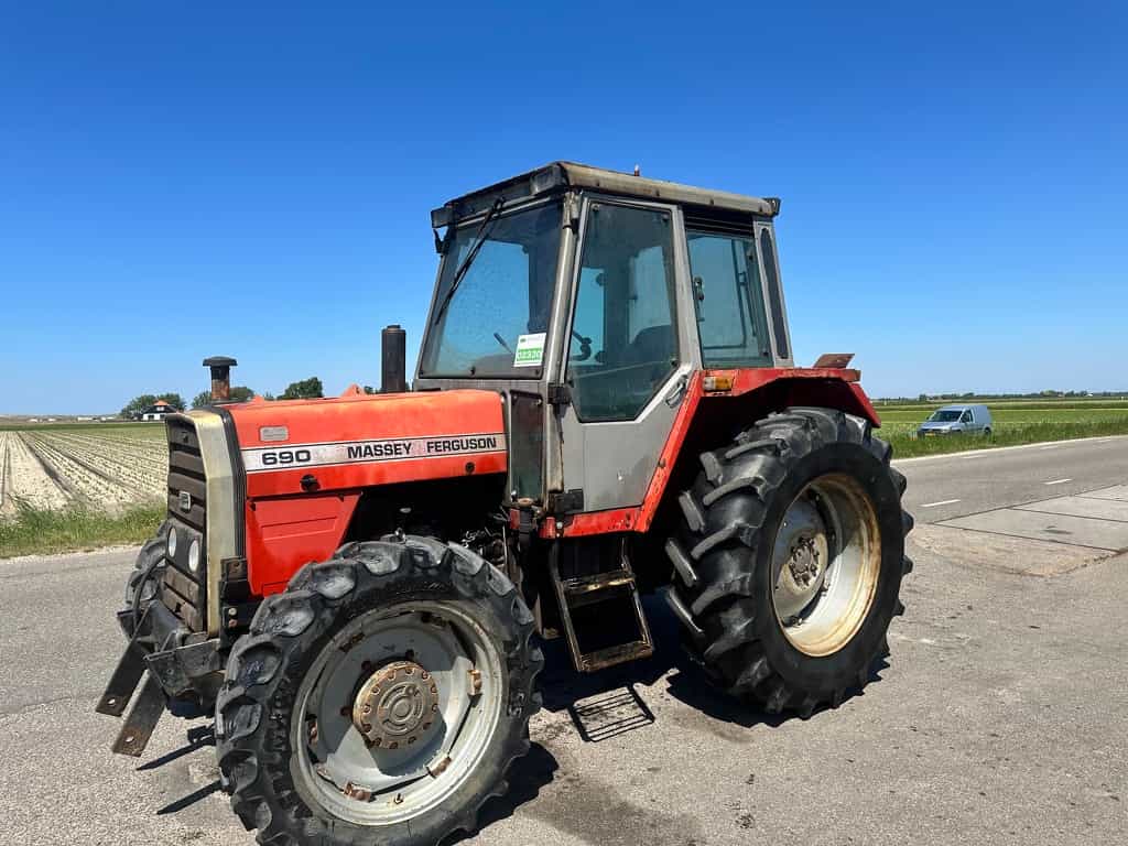 Massey Ferguson 690