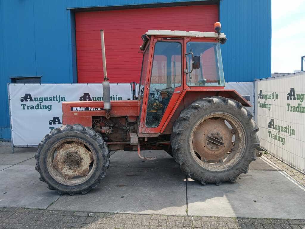 Renault tractor