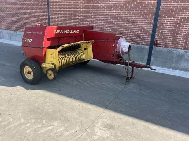 New Holland 370 Hayliner