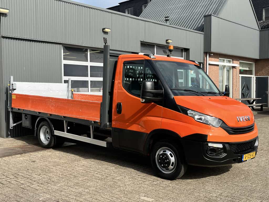 Iveco Daily 35C14 2.3 375 Airco 3500kg Laadklep 500kg Navigatie Open laadbak Pick-up Euro 6 Bpm vrij Bakwagen p-up 136pk 1e eigenaar Dealer onderhouden