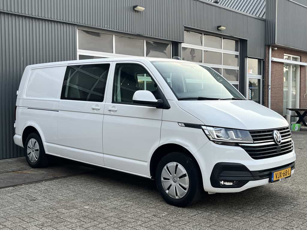 Volkswagen Transporter 2.0 TDI L2H1 150PK DC Airco Cruise controle Telefoonverbinding Trekhaak 2500kg Apple carplay Navigatiesysteem schuifdeur Euro 6 DC 1e eigenaar Dealer onderhouden