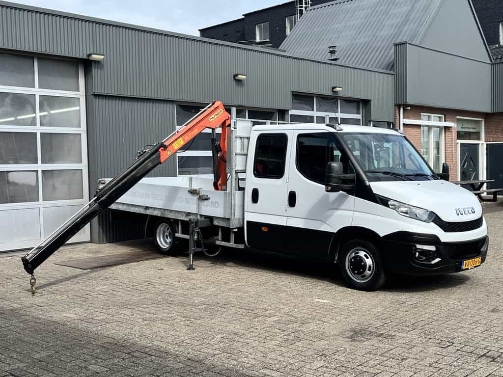 Iveco Daily 35C17 3.0 410 Automaat Palfinger Laadkraan Airco Cruise controle Trekhaak 3500kg trekgewicht Camera Open laadbak Pick-up P-up Bakwagen Euro 5