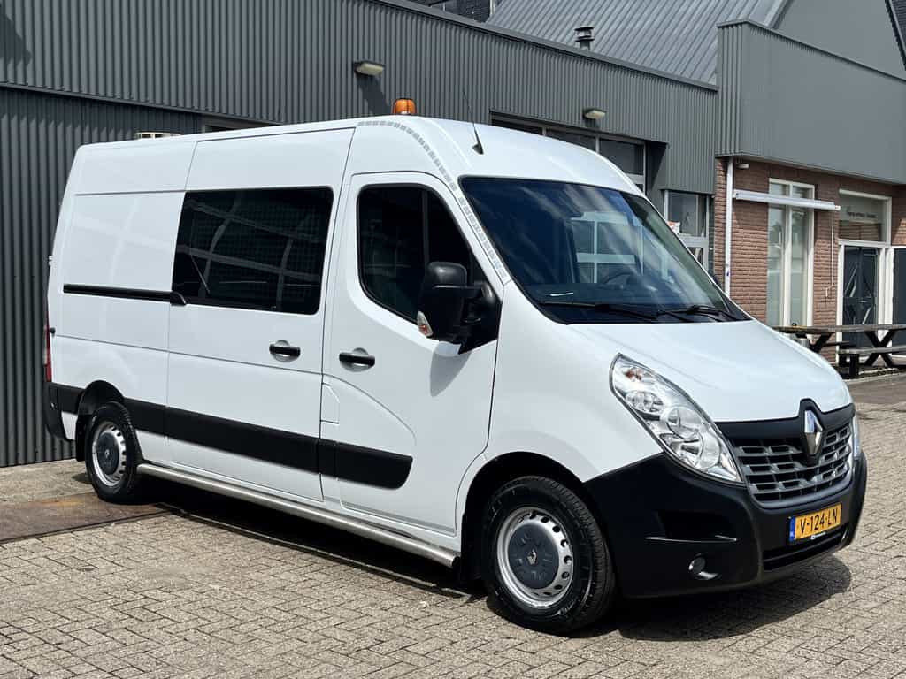 Renault Master T35 2.3 dCi L2H2 Airco Cruise controle Kastinrichting Trekhaak 2500kg Trekgewicht Schuifdeur Zijruit rechts Euro 6 Bpm vrij !!1e eigenaar Dealer onderhouden Ook ideaal voor ombouw naar camper