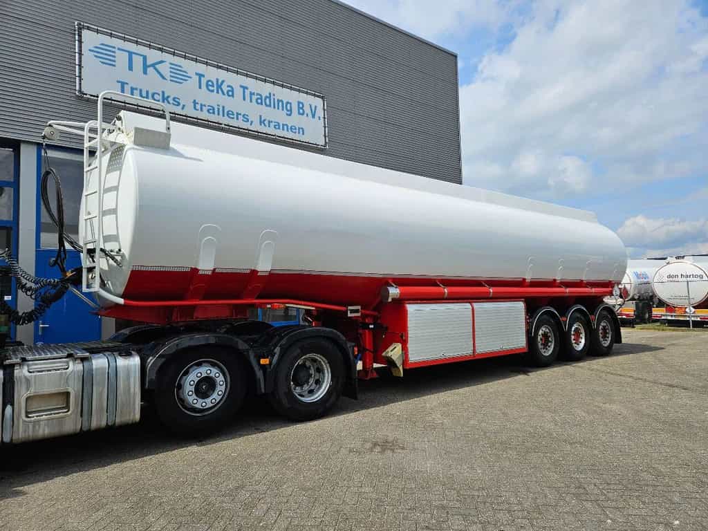 LAG O-3-43 Pt 48.500 L, 6 compartimenten pomp digitale tellers brand tanker semi-trailer