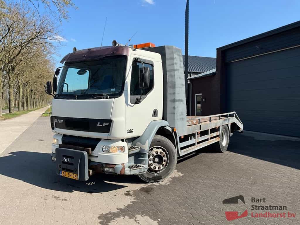 DAF LF 55.180 4x2 Euro 3 handgeschakelde oprijwagen / autotransporter/ machinetransporter. BS1582