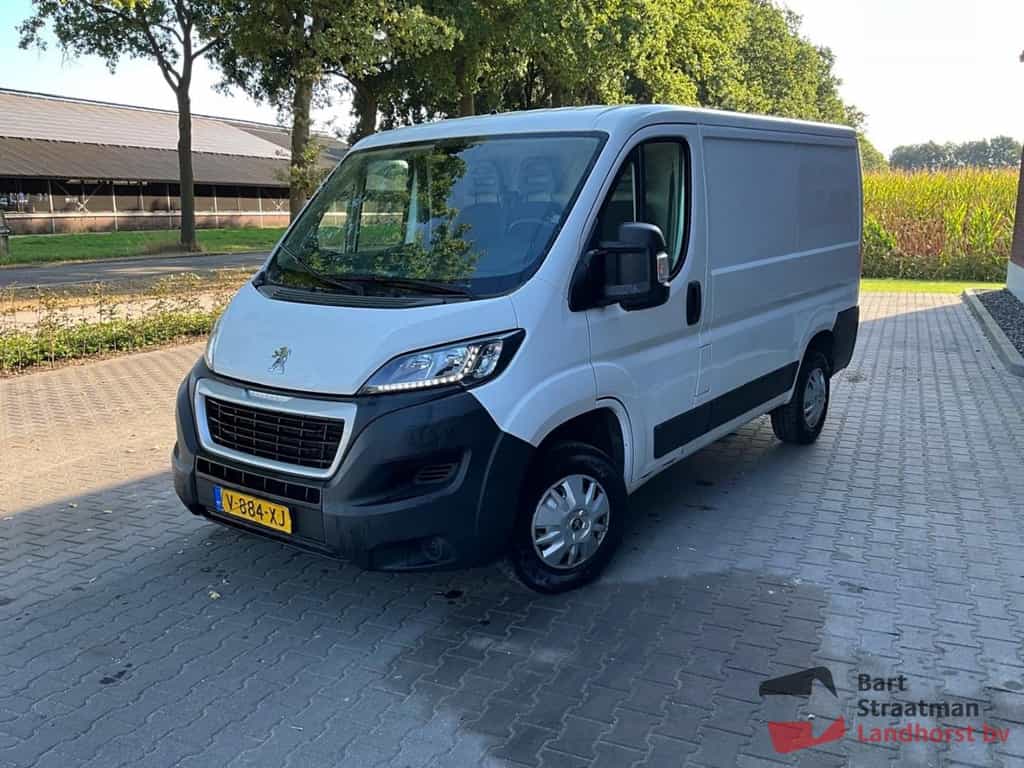 Peugeot BOXER 330 L1 H1 Blue HDI 163 PK Euro 6 enkele cabine, handgeschakeld, gesloten laadruimte met deuren en zijschuifdeur. BS1733