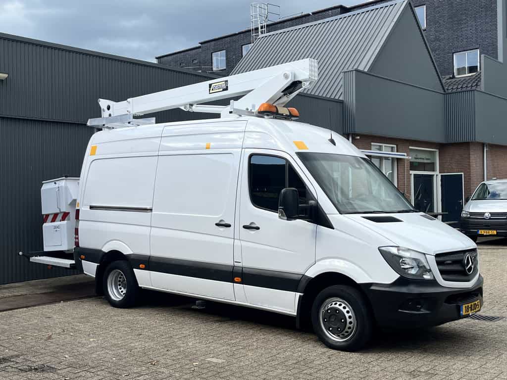 Mercedes-Benz Sprinter 516 160pk Hoogwerker 14 meter Euro 6 Pto Omvormer Verkeersbord Bedieningspaneel Kastinrichting Airco Cruise control Tachograaf Steunpoten Telefoonverbinding