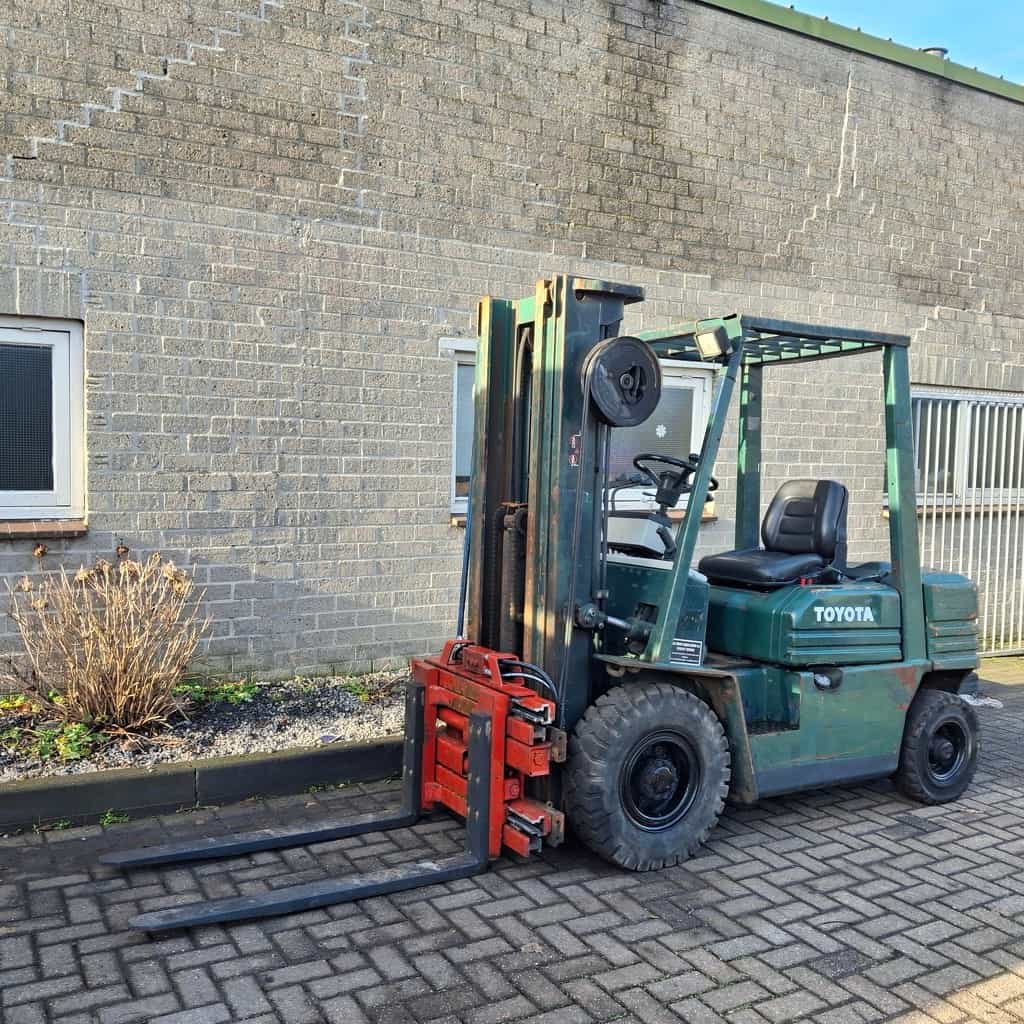 TOYOTA 5FD25 Diesel Heftruck Triplo 4,7 M 4 Ventielen