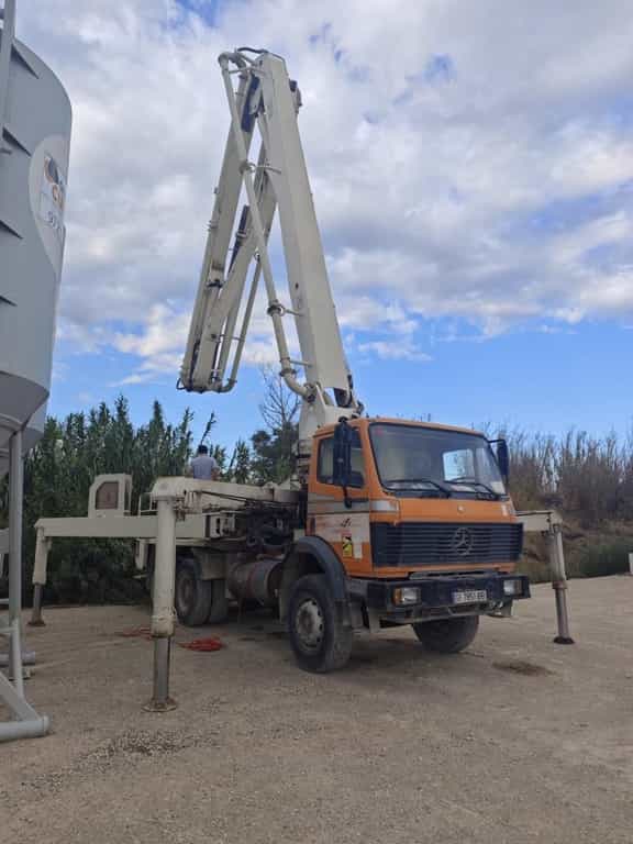 Mercedes-Benz 2629       - POMP 32 M