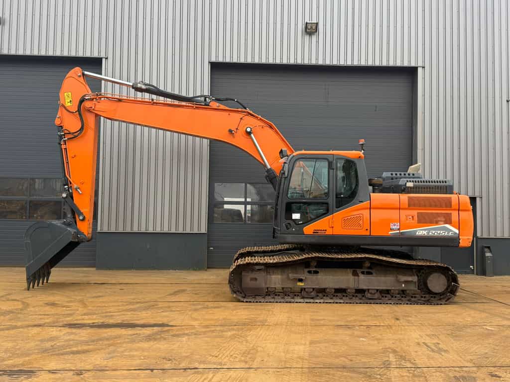 Doosan DX225LC-7