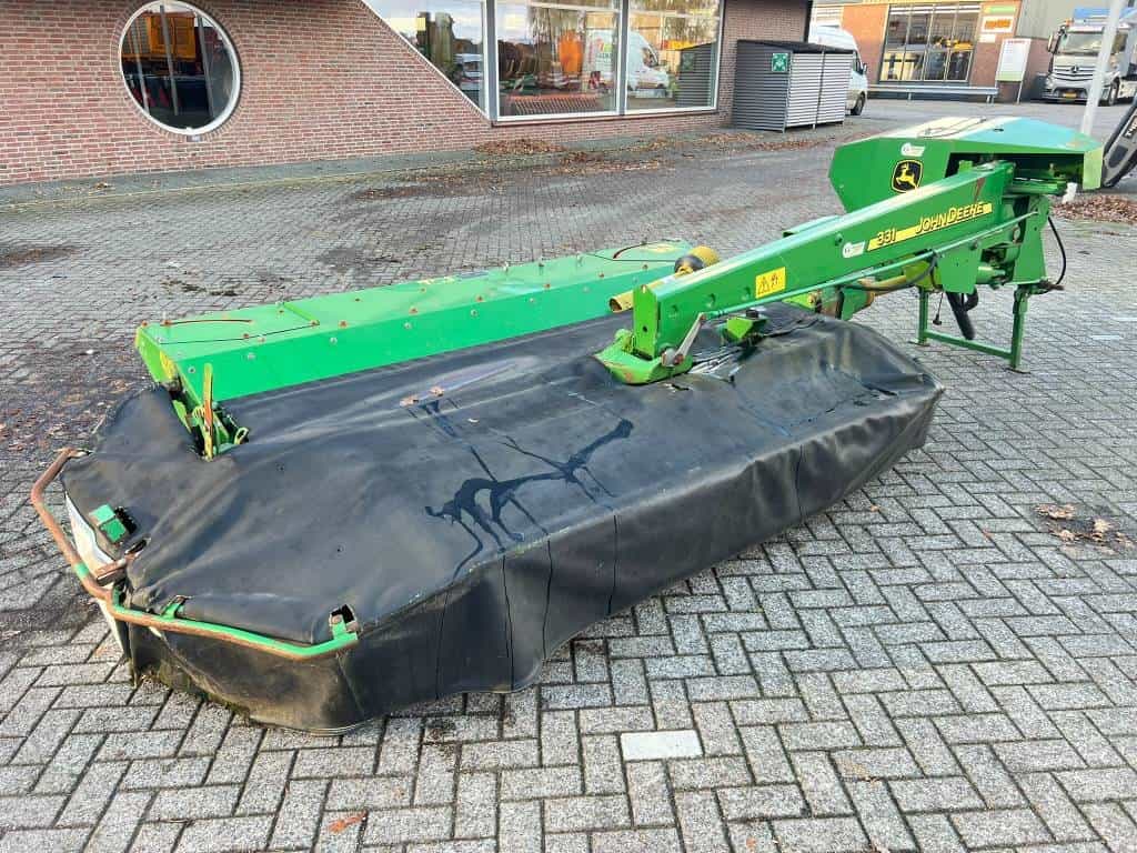 John Deere 331 maaier