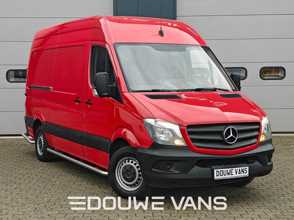 Mercedes-Benz Sprinter L2H2 210 Sidebars Rood 3 Persoons