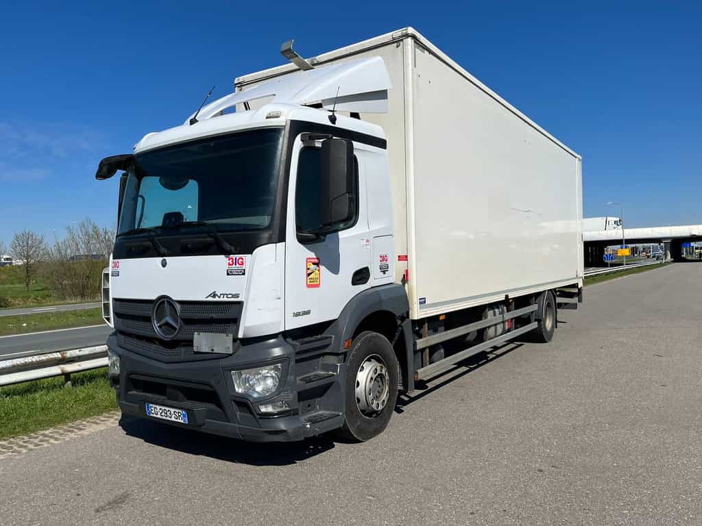 Mercedes Benz Antos 1836 4x2 Closed Box, double floor
