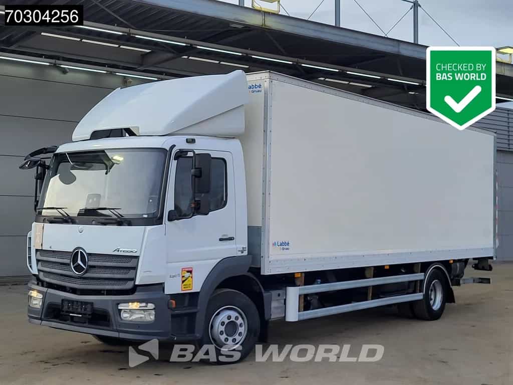 Mercedes Atego 1318 4X2 13.5tonner ADR Automatic 1500kg Ladebordwand Euro 6