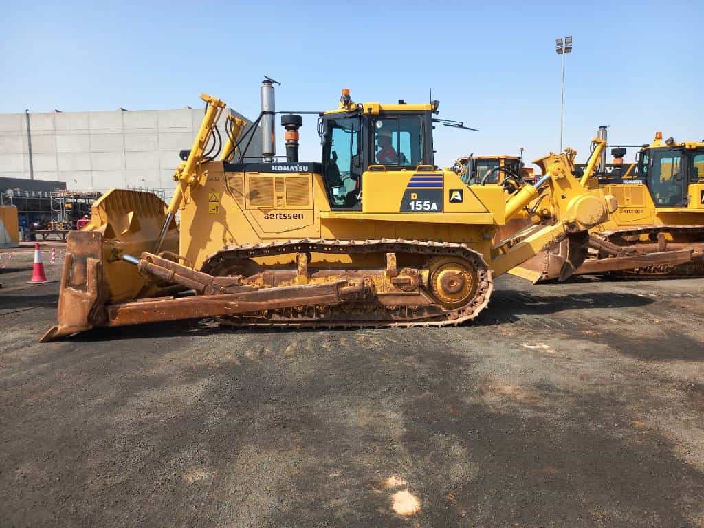 Komatsu D155A-6R (4 pcs available in Abu Dhabi)