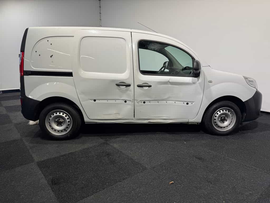 RENAULT KANGOO 1.5dsl  Euro 6 Schade aan zijkant 
