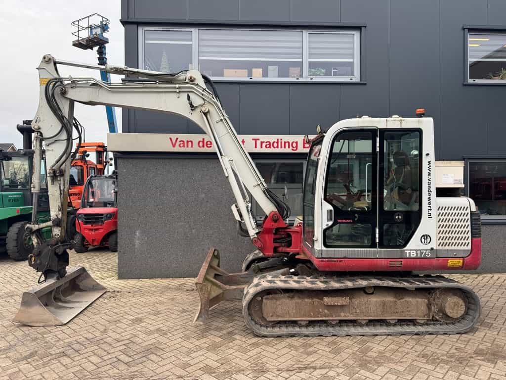 Takeuchi  TB175 Graafmachine Rups 2008 Yanmar  Diesel inclusief 5 bakken + palletvork