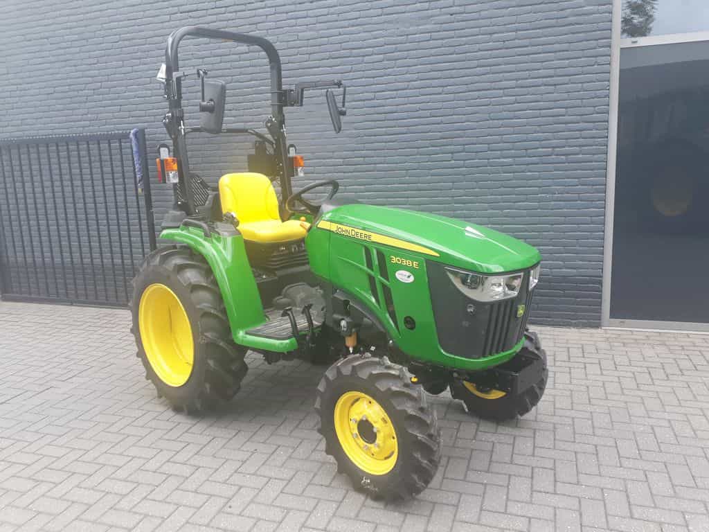 John Deere 3038E