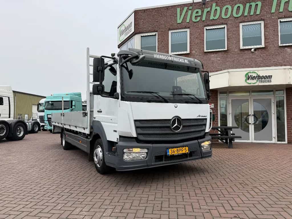 Mercedes-Benz Atego 916 met 6.2m open laadbak / 3e zit / airco / mileu zone pr flatbed truck