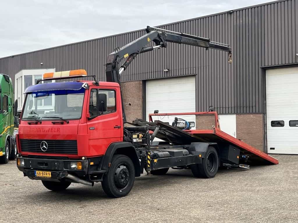 Mercedes-Benz 1117 / Only 131.283 km !! / Recovery Truck - Bergings - Abschlepp - Depannage / Palfinger kraan + Plateau + Lepel + Lier / Opbouw 1999 / NL truck HT1228
