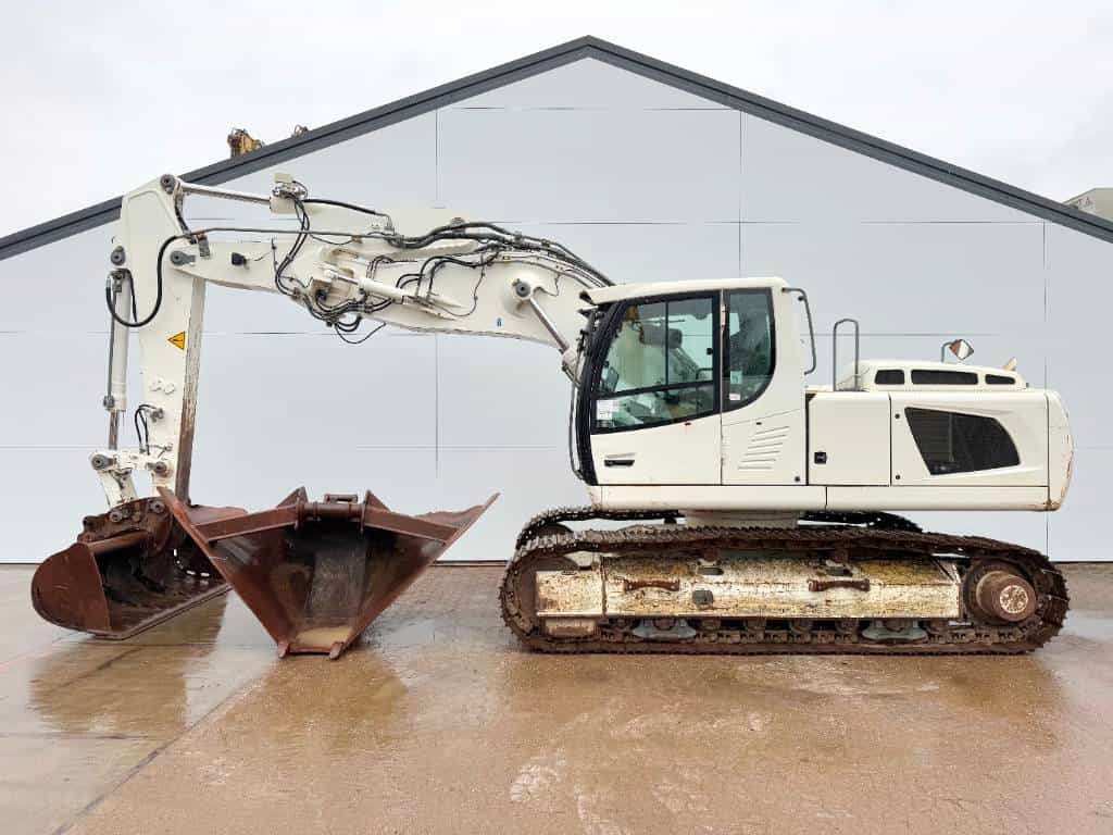 Liebherr R906LC - 2 Buckets Included / Quick Coupler