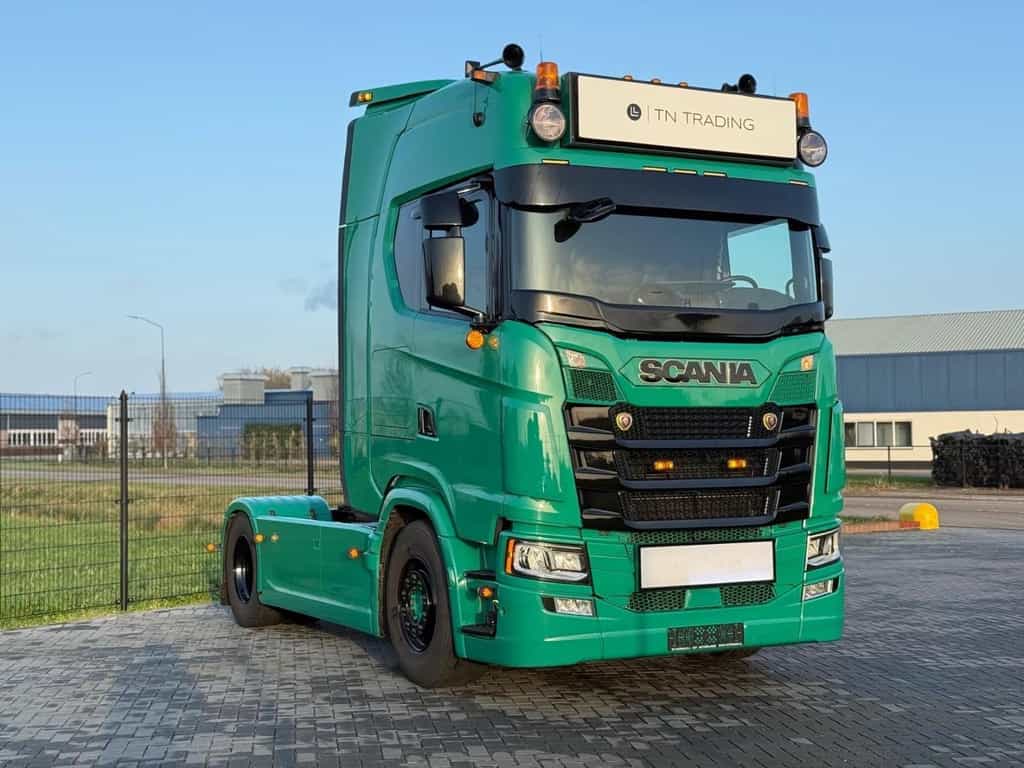 Scania S450 LEATHER, NEW CONDITION, RETARDER, LOW MILEAGE.