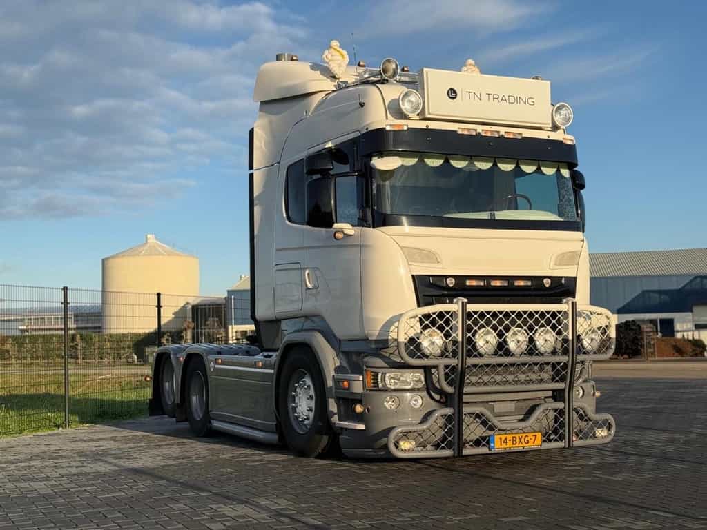 Scania R580 VOLLE SHOWTRUCK, VOLLUCHT, OPEN UITLAAT, INTERIEUR.