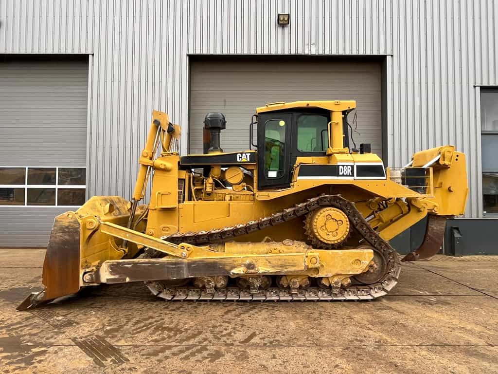 Caterpillar D8R - Single shank ripper