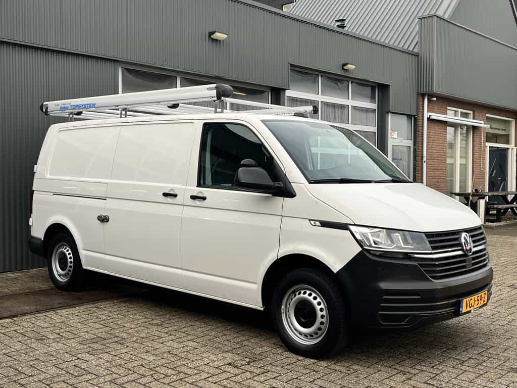 Volkswagen Transporter 2.0 TDI L2H1 Sortimo Kastinrichting Airco Cruise controle Trekhaak 2200kg trekgewicht Imperiaal Schuifdeur Parkeerhulp achter Telefoonverbinding Euro 6 1e eigenaar Sortimo