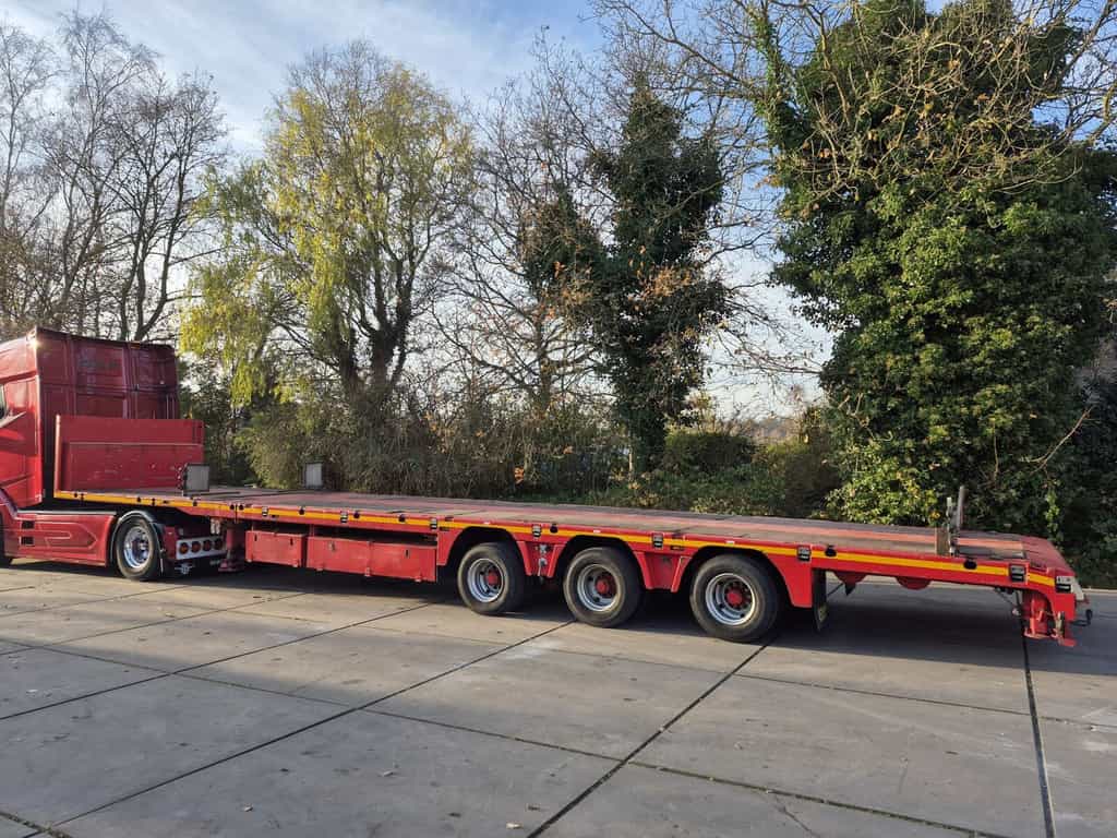 Doll P3H-M low bed semi-trailer