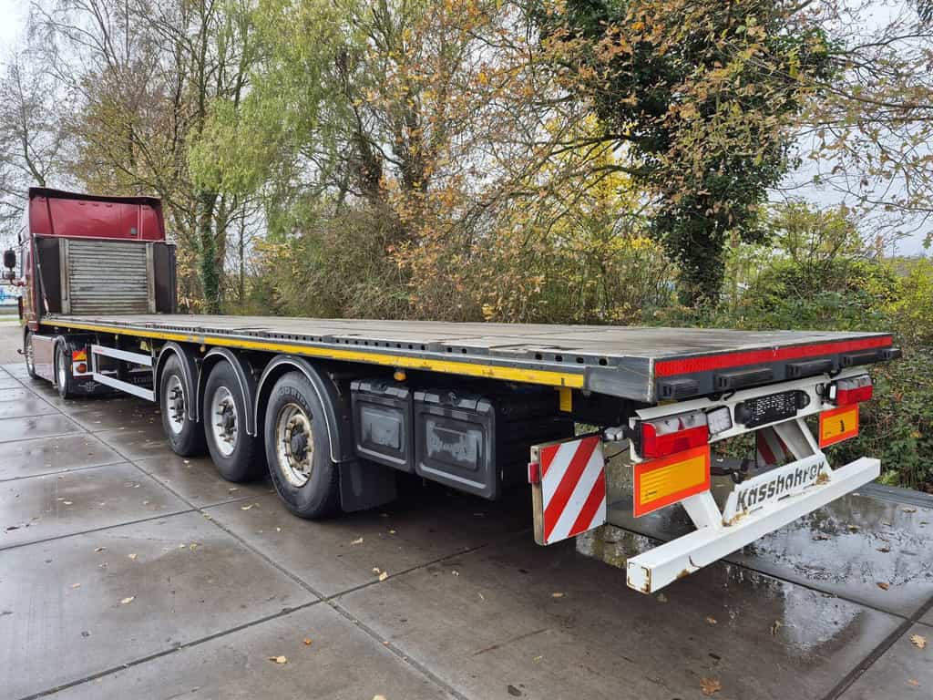 Kässbohrer Schwerlast 12x twistlocks runglocher hu10-26 platform semi-trailer